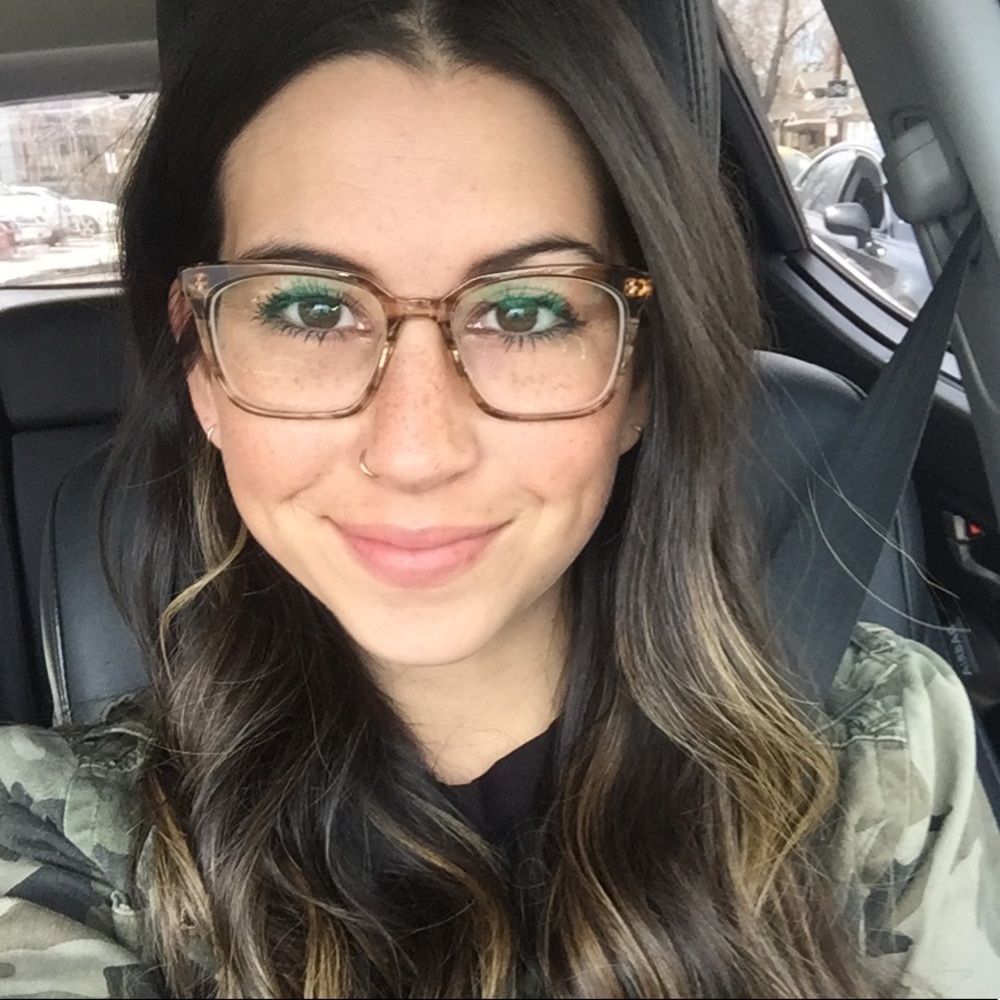 Meet your Posher, Elizabeth